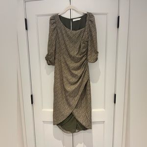 Midi floral print  feminine dress.